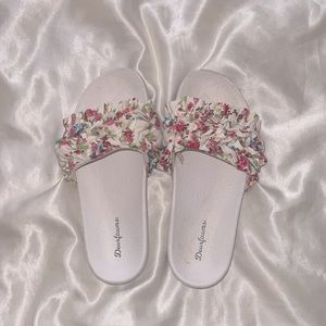 DearFoams Floral Ruffle Slides